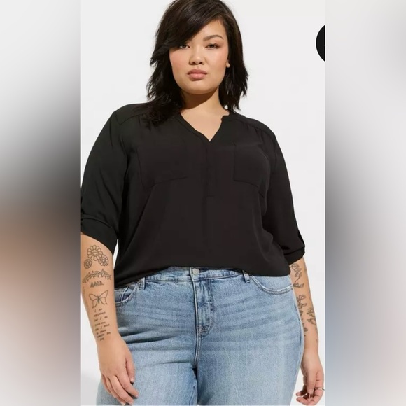 Torrid 3/4 Roll Tab Sleeves Top Size 1X Black New - Picture 1 of 10